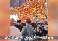 凌晨2点的服务区全是人 归家之路的见证者