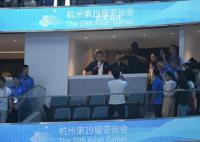 奥尼尔现身亚运会现场助阵中国女篮 为中国女篮加油助威