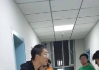 中学校长等多人被曝围殴学生 校方：正在处理