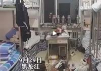 男生1人留守宿舍大扫除过中秋 网友：这孩子将来能成事