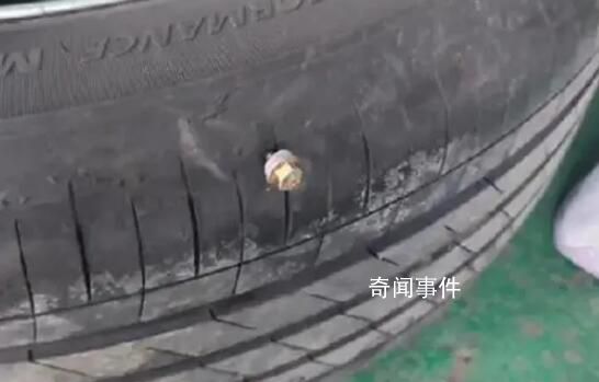 京哈高速上钉子洒落 数十辆车被扎