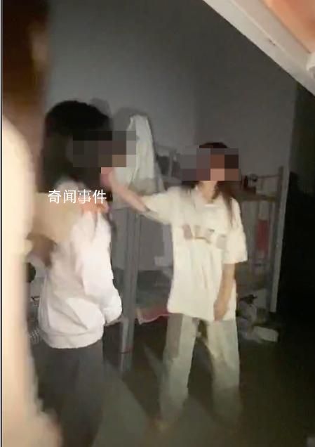 两女生被迫互扇耳光并遭踢打 涉未成年人拘留暂缓执行