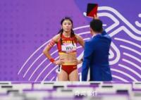 吴艳妮赛后强忍泪水向观众鞠躬 第一名属于中国不留遗憾