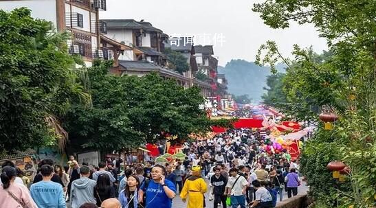年轻人开始选择小众城市反向游 避开热门景点选择冷门线路