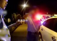 男子得知母亲去世崩溃交警帮代驾 交警得知后一路安静代驾护送两人驶出高速