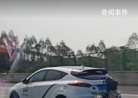 返程的后备箱:有人把鸡鸭挂车上