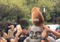 发现了鸡鸣寺的顶流 吸引了大量游客围观和争相合影