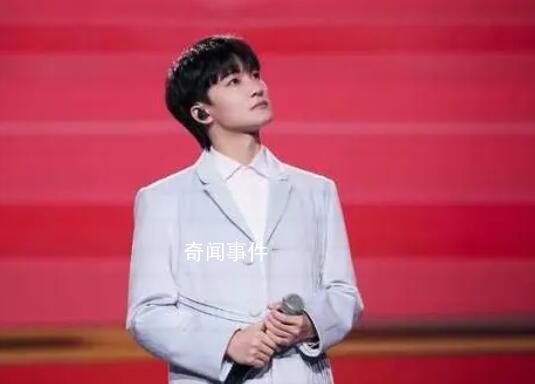 周深把音乐节开成了国庆晚会 人们仿佛置身于国庆的欢乐氛围中