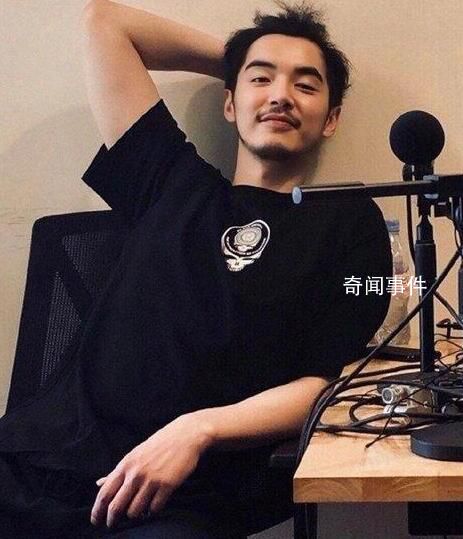 金世佳被娃求抱承认是自己儿子 现场视频曝光