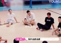杨鸣评价中国男篮心态失衡 中国男篮其实应该多出去走走