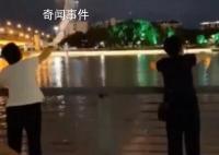 多位女子“放生”矿泉水引争议 放生环保组织这么看
