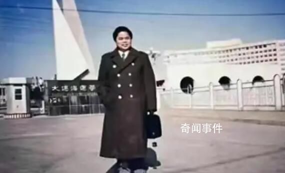 人民网评:鲶鱼终于带出大鱼