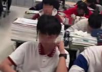 家长吐槽被学校要求轮班看晚自习 学校不主张这样做可能是家委会出面要求的