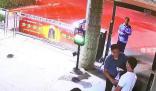 男子拾金不昧被免一年物业费 网友纷纷为这位市民点赞