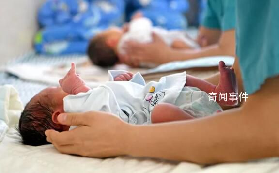 中国去年出生人口956万 二孩占38.9%
