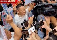 孙海洋案判后寻子家长晕倒送医 难在拐骗拐卖两罪无法合一
