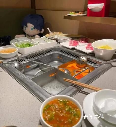 海底捞拒绝给玩偶过生日 顾客吐槽
