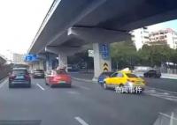 宝马与出租相撞未发现斗气行为 目前事故仍在进一步调查中