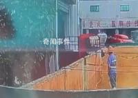青岛啤酒工人被曝在原料仓小便 监管部门回应