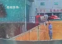 青岛啤酒回应工人在原料仓小便 单凭网络截图暂不能确定就是青啤三厂