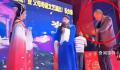 警方:两男子强抱花鼓戏女演员被拘