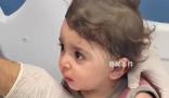加沙幸存小女孩被吓到不会哭泣 引发了国际社会的广泛关注