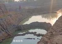 河北千亩农田被挖成大坑 村民痛心