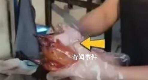 女子称买烤鸭遇店员做假动作片肉 南京到北京买家没有卖家精