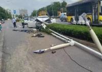 交警被质疑指派拖车 几公里收800