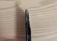 女子称被手机自燃烧伤 荣耀回应