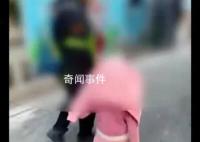 爱狗人士放学路上追问打狗者女儿 小女孩吓得蒙着头