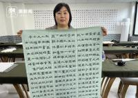 妈妈陪失聪儿子练书法双双获奖 感谢这十多年的生活磨炼
