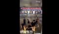 脑瘫男孩爬楼梯围观孩子齐喊加油 祝小男孩早日康复