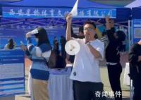 00后HR招聘会上叫卖式招人