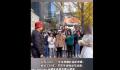 女生穿婚纱当街求婚却遭男友婉拒