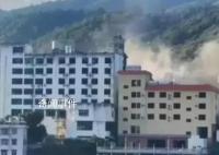 云南居民拍到缅甸炮弹炸后升起硝烟