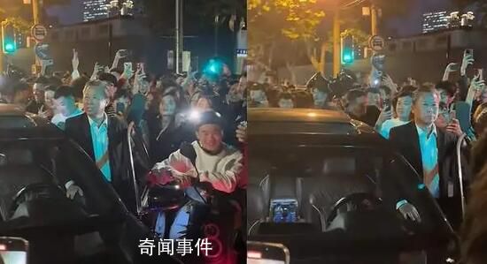 司机大伯被误认为cos余华 网友：要是拿本《活着》就更好了