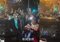 司机大伯被误认为cos余华 网友：要是拿本《活着》就更好了