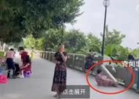 大妈健身拉断石栏杆 官方:用力不当