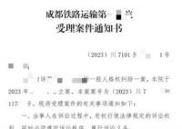 被诬陷地铁偷拍男子穿涉事鞋出庭