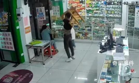 男子在药店和街头暴打女子 正在依法处理中