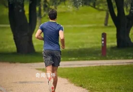 男子跑步成瘾留女儿在车内数小时 已经到达成瘾的状态