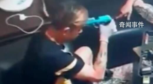 台黑帮头目向好友炫枪时将自己打死