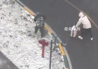 东北雪天出行还原“甄嬛去凌云峰”