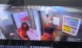 警方回应两女子带着血迹跑进电梯 警方已接手调查此事