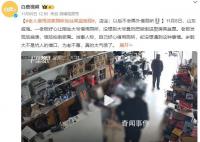 老人借用厕所后往菜盆倒尿 真的太气愤了