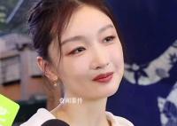 周冬雨金鸡奖照念手稿引争议 引起了众多网友的热议和不满
