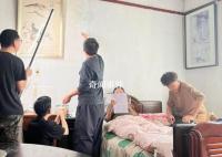 老人在短视频里演恶婆婆 月赚4万