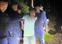 男子杀人逃深山 养8只恶犬防身