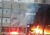 吕梁煤矿26人死亡火灾画面曝光 明火将二楼房间吞噬冒出大量浓烟